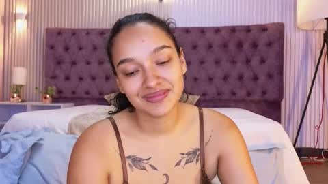 Snapshot of emily_foxyy chatting on November 7, 8:20 pm Emily online show from November 7, 8:20 pm