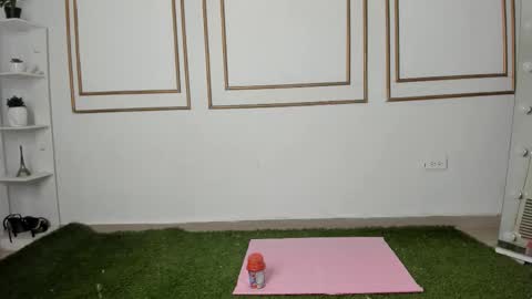 emily_gaviria1 online show from March 27, 12:05 pm