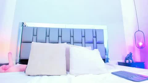 Emi  online show from January 15, 1:20 pm