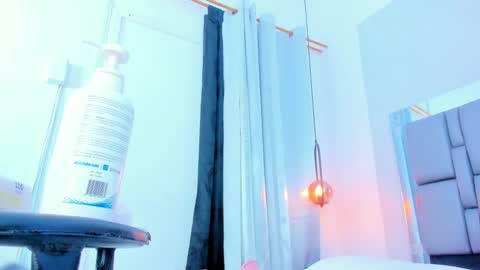 Emi  online show from January 17, 5:08 pm