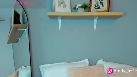 Snapshot of emily_haze chatting on February 19, 10:45 am Emily online show from February 19, 10:45 am