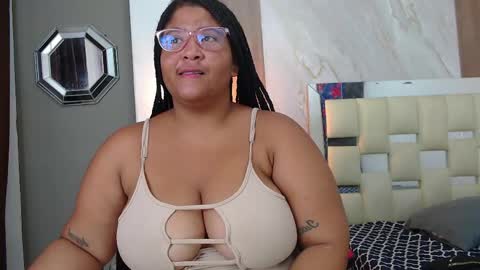emily_jhonsson_ online show from May 18, 12:11 pm