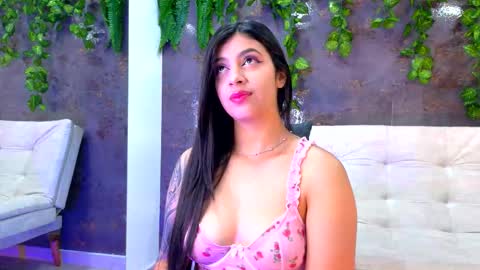 Snapshot of emily_jones3 chatting on November 5, 11:10 am Emily online show from November 5, 11:10 am