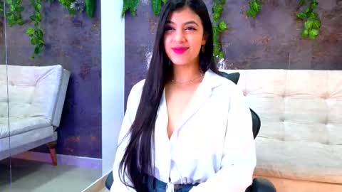 Snapshot of emily_jones3 chatting on November 7, 11:21 am Emily online show from November 7, 11:21 am