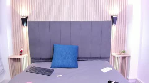 Snapshot of emily_jonhson chatting on January 14, 8:47 pm emily_jonhson online show from January 14, 8:47 pm