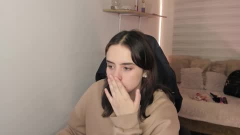 emily_lindey online show from October 19, 3:18 am