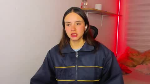 emily_lindey online show from November 23, 3:17 am