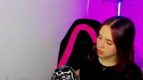 emily_lindey online show from December 20, 4:41 am