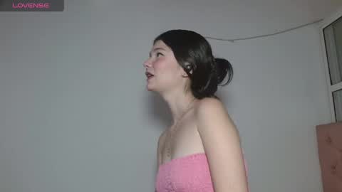 Snapshot of emily_littesweet chatting on May 9, 9:09 pm Emily littesweets online show from May 9, 9:09 pm