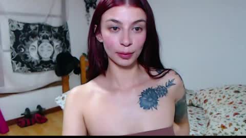 Snapshot of emily_mckey chatting on May 9, 7:41 pm Emily online show from May 9, 7:41 pm
