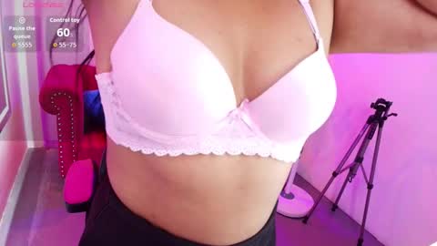 Snapshot of emily_milleers chatting on February 18, 4:08 am EMILY. online show from February 18, 4:08 am