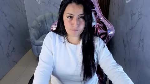 Snapshot of emily_mills_s chatting on November 13, 1:54 pm Emily online show from November 13, 1:54 pm