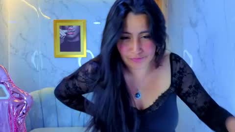 Snapshot of emily_mills_s chatting on November 19, 9:15 pm Emily online show from November 19, 9:15 pm