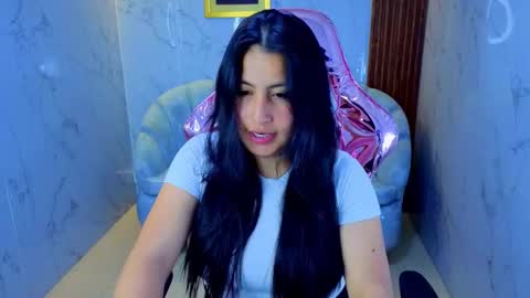 Snapshot of emily_mills_s chatting on November 22, 8:41 pm Emily online show from November 22, 8:41 pm