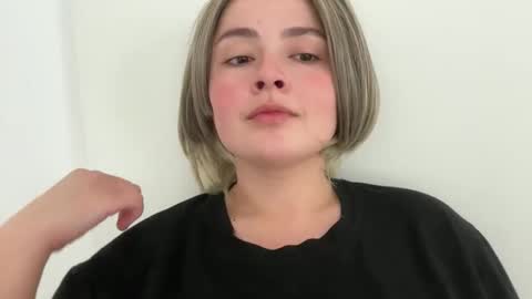 Snapshot of emily_morning_dew chatting on April 24, 7:44 am emily_morning_dew online show from April 24, 7:44 am