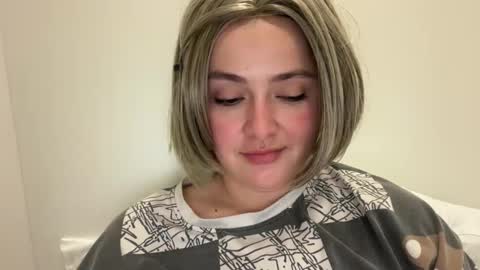 Snapshot of emily_morning_dew chatting on May 4, 6:04 pm emily_morning_dew online show from May 4, 6:04 pm