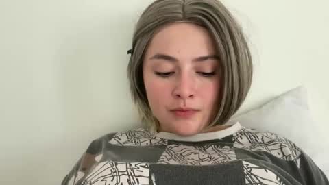 Snapshot of emily_morning_dew chatting on May 7, 8:20 am emily_morning_dew online show from May 7, 8:20 am