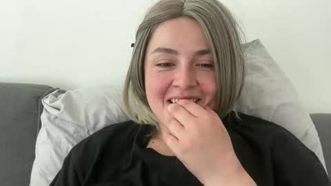 Snapshot of emily_morning_dew chatting on May 14, 7:04 am emily_morning_dew online show from May 14, 7:04 am
