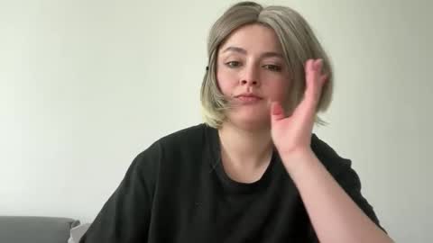 Snapshot of emily_morning_dew chatting on May 16, 8:11 am emily_morning_dew online show from May 16, 8:11 am