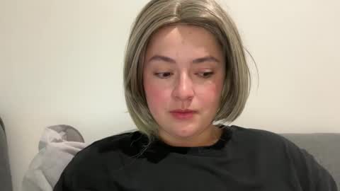 Snapshot of emily_morning_dew chatting on May 22, 2:51 am emily_morning_dew online show from May 22, 2:51 am