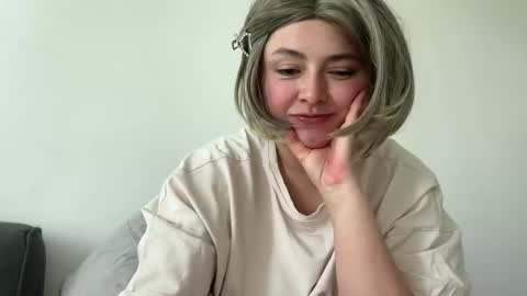 Snapshot of emily_morning_dew chatting on May 25, 1:17 pm emily_morning_dew online show from May 25, 1:17 pm