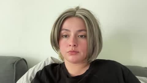 Snapshot of emily_morning_dew chatting on June 2, 1:24 pm emily_morning_dew online show from June 2, 1:24 pm