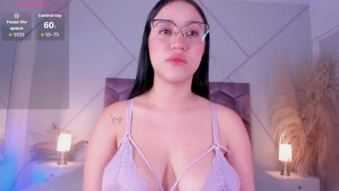 emily_nova_ online show from May 30, 11:51 am