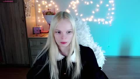 Lia online show from March 3, 3:42 pm