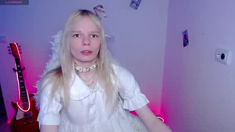 Snapshot of emily_nyaffe chatting on March 6, 10:45 am Lia online show from March 6, 10:45 am