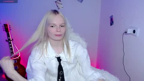 Snapshot of emily_nyaffe chatting on March 10, 5:07 pm Lia online show from March 10, 5:07 pm