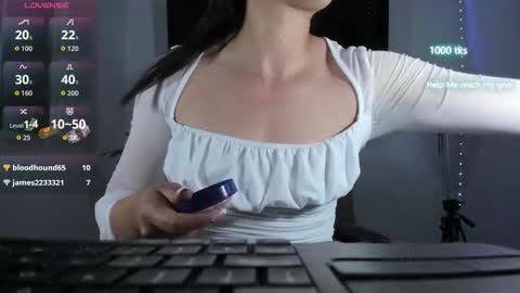 Snapshot of emily_palmeer chatting on February 21, 11:00 am emily_palmeer online show from February 21, 11:00 am