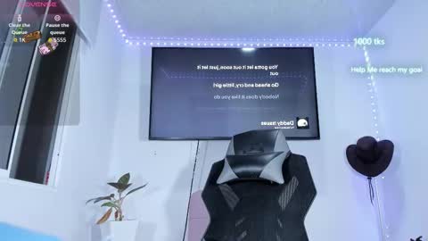 Snapshot of emily_palmeer chatting on February 23, 10:23 am emily_palmeer online show from February 23, 10:23 am