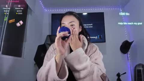 Snapshot of emily_palmeer chatting on March 4, 9:04 am emily_palmeer online show from March 4, 9:04 am