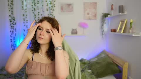 emily_paris18 online show from June 1, 1:02 pm