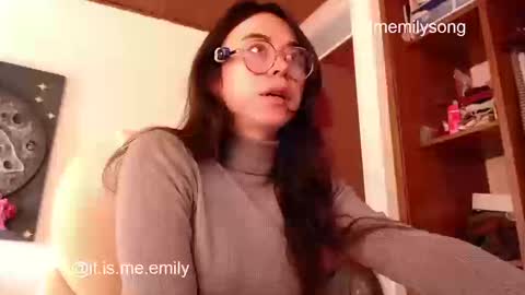 emily_pearl_ online show from March 19, 2:32 pm