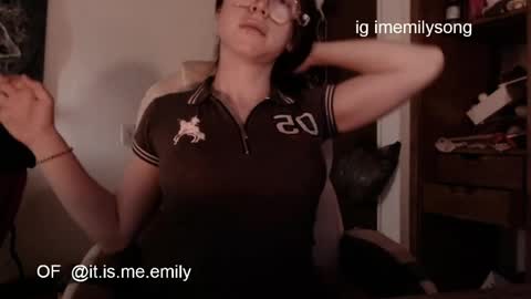 emily_pearl_ online show from April 10, 10:14 pm