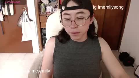 Snapshot of emily_pearl_ chatting on June 13, 6:50 pm emily_pearl_ online show from June 13, 6:50 pm