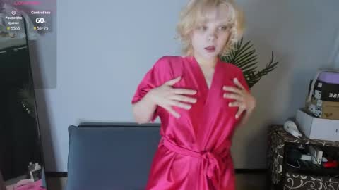 emily_relishh online show from February 18, 5:25 am