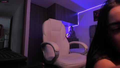 Snapshot of emily_roose_ chatting on June 19, 7:50 pm Natalia online show from June 19, 7:50 pm