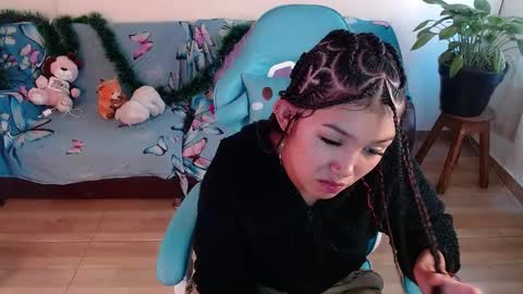       online show from December 7, 12:35 pm