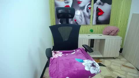       online show from March 5, 12:11 pm