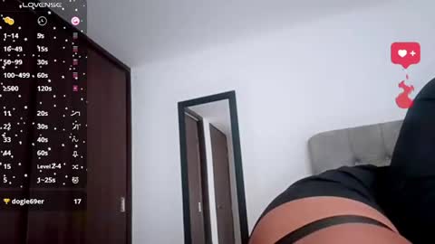 emily_rosse9 online show from October 31, 7:48 pm