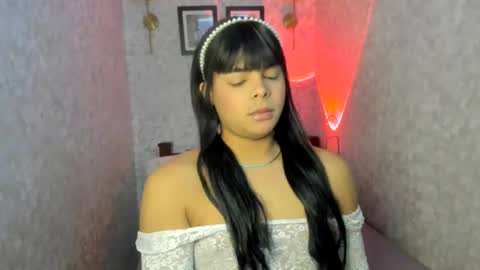 Snapshot of emily_rosue_ chatting on July 14, 1:30 am emily_rosue_ online show from July 14, 1:30 am