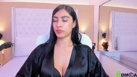 Snapshot of emily_roux chatting on November 7, 4:34 am EMILY online show from November 7, 4:34 am