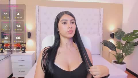 Snapshot of emily_roux chatting on November 29, 4:48 am EMILY online show from November 29, 4:48 am