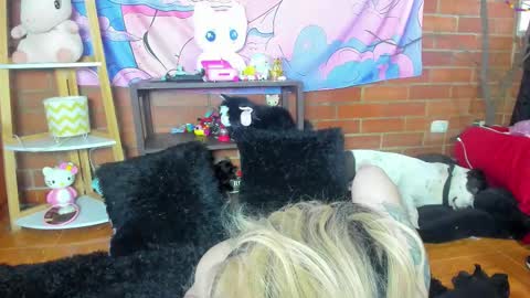 Snapshot of emily_salvatore chatting on October 29, 9:38 pm emily_salvatore online show from October 29, 9:38 pm