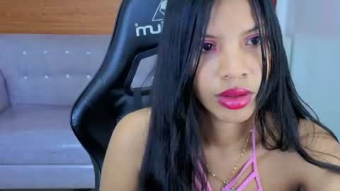 Snapshot of emily_smith_t chatting on June 8, 7:47 pm emily_smith_t online show from June 8, 7:47 pm