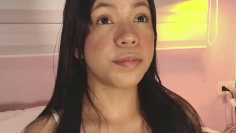 Snapshot of emily_sweett12 chatting on October 18, 12:28 pm Emily online show from October 18, 12:28 pm