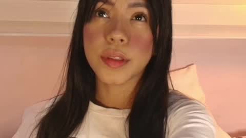 Snapshot of emily_sweett12 chatting on November 16, 12:33 pm Emily online show from November 16, 12:33 pm