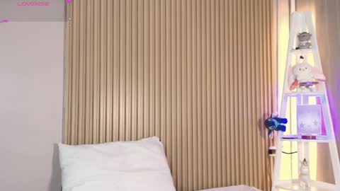 Emily online show from April 8, 11:54 am